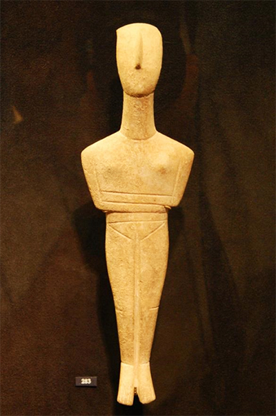 Canonical Cycladic figurine Stylized figurine with arms crossed