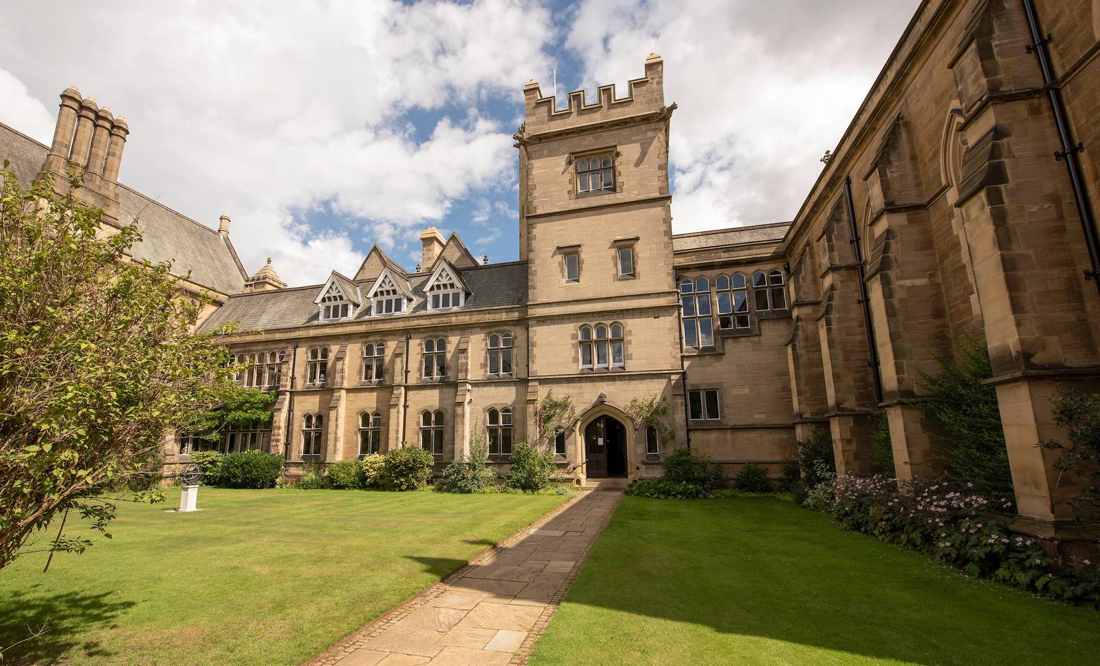 Exeter College building and lawn