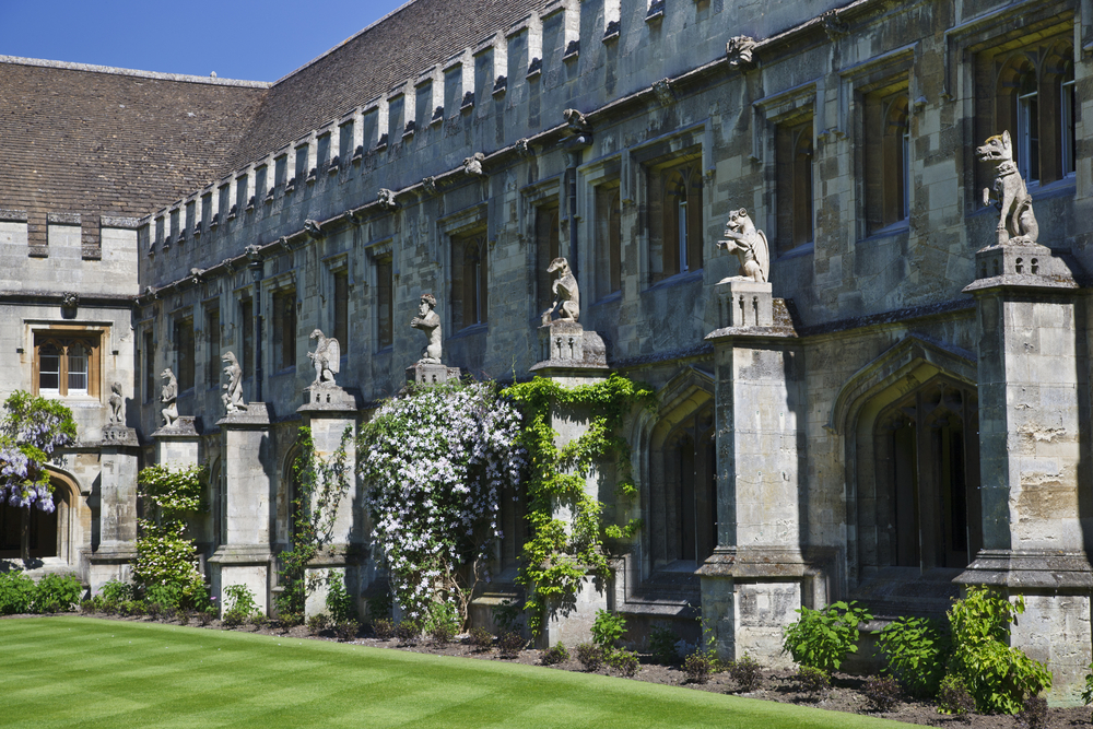 Photo of stone statues in Oxford